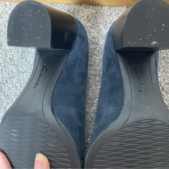 Clarks Artisan Multi-Colored Suede Block Heel Pumps Size 6 | Office Siren Academ - Picture 8 of 10